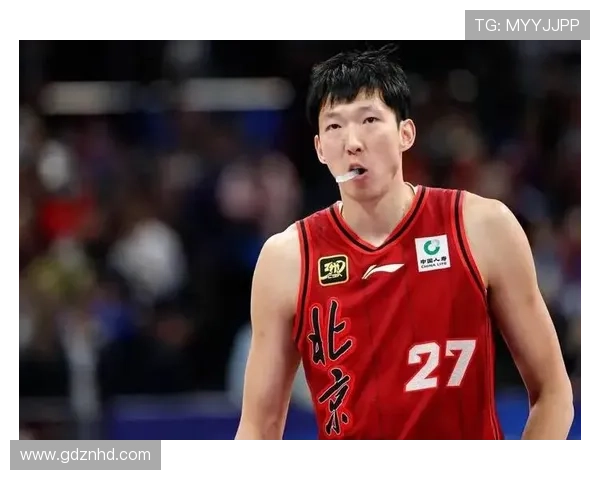 媒体人分析周琦低位威胁性建议教练组调整战术以充分发挥其优势